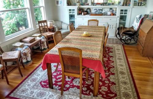 Summer-house OASIS on quiet street in ROCKRIDGE - Photo 7