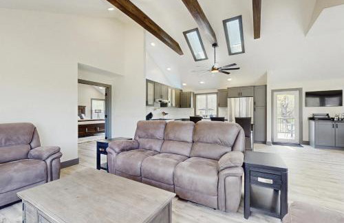 Outdoor Wonderland! Newly Built Home in Fort Ann - Foto 6