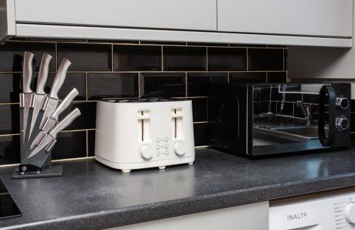 Vacant Nest Cleveland Close Central Parking - Photo 29