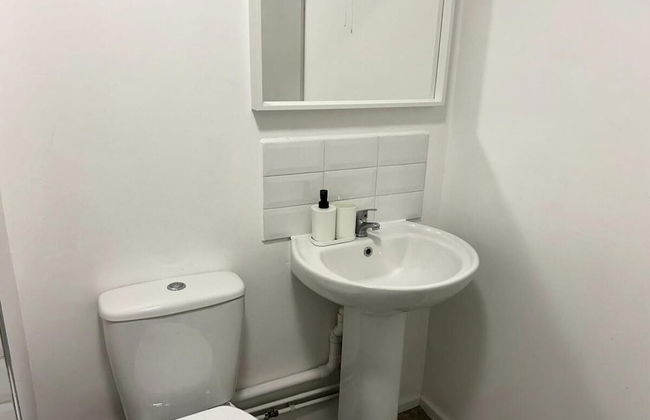 Essex 2 Bed Flat Near Station With Free Parking - Foto 25