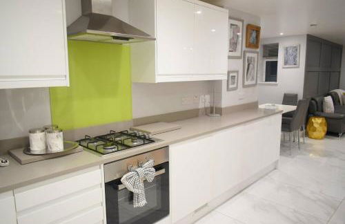 Charming 5 Bedroom Home in High Wycombe Perfect for Families - Foto 5