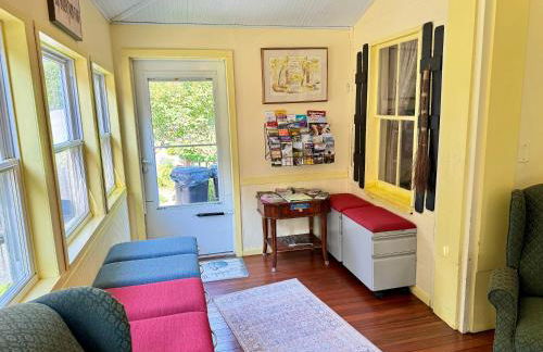 Berkshire Retreat Grand Home with Hot Tub and Large Yard, 5 mins from Jiminy Peak - Foto 46