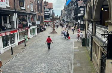 Superb City Centre apt with parking - Photo 10