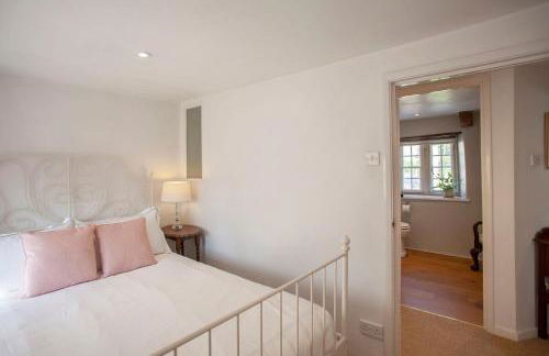 Charming Country House Nr Bath - Photo 38