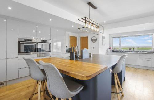 Luxury 4 bed beachside home with coastal views - Foto 5