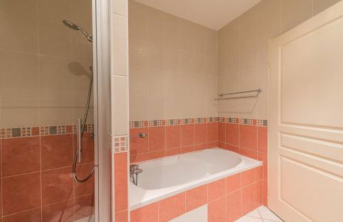 L'Arcadia Panoramique - Terrasse Vue Lac et Piscine - Foto 10