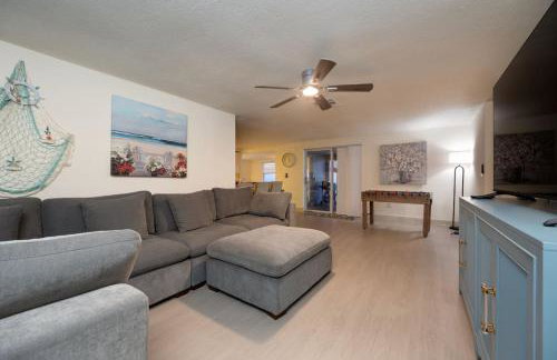 Home With Heated Pool Near Beaches - Foto 12