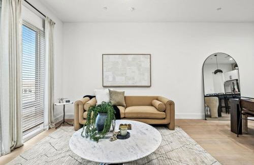 New Modern Dallas Skyline Rooftop Firepit and a Garage - Foto 48