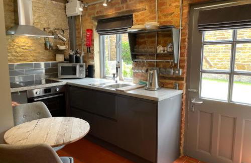 Topiary Barn - Stylish Accommodation in Rutland - Photo 9