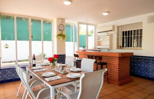 Chalet de Lujo con Piscina Privada cerca de Sevilla - Foto 2