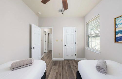 Upstay Stylish 4BR Getaway in Vibrant East Austin - Foto 23
