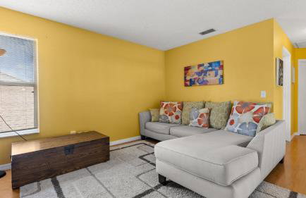 Upstay 3BR Family-Friendly Stylish Retreat w Patio - Foto 3