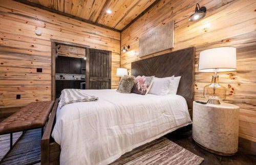 The Blaylock Cabin, 2 King, Hot Tub, Pet Friendly! - Foto 16