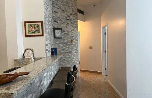 Condotel Quiet with High Ceiling Free Parking and WiFi - Foto 6