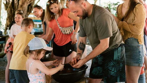 Safári pelo Parque Nacional de Khao Sok - Foto 3, Preparando comida para os elefantes