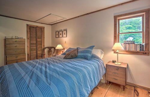 Berkshire Riverfront Ski Cabin Close to Hiking! - Foto 23