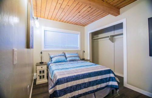 Cozy 3B with Yard 2 min to Downtown - Photo 6