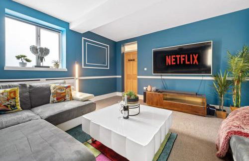 Luxurious 3 Bedroom Apartment in Park Estate - Photo 1