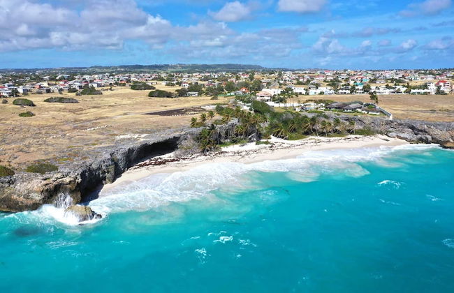 The Gem is Located a few Minutes Walk to the Gorgeous Bottom Bay Beach - Foto 16