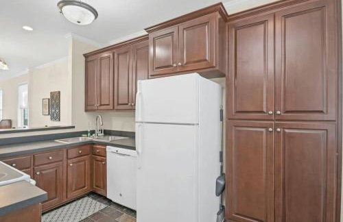 Cozy 2BR Home Near Ft Jackson - Photo 22