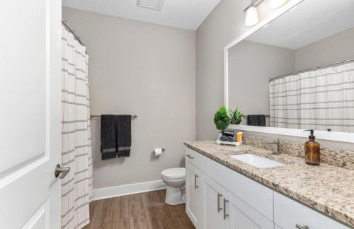 Modern 2BR 2BA New Build Condo with Garage & Patio - Foto 10