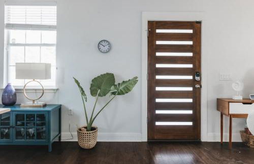 Modern 2-Story Cowboy Pool Home with King Beds Walk to 6th St & Rainey Street - Foto 27