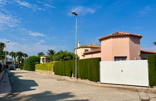 Villa con jardín en Oliva Nova Golf a 100m de la playa - Foto 2