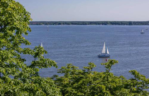 Modern Apartment by the Lake with Parking & Sauna in Zegrze by Noclegi Renters - Foto 34