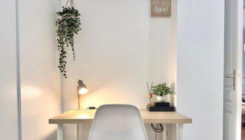 Central Studio - Bright & Modern - Private Terrace - AirCon - Near Train & Beach - Foto 4