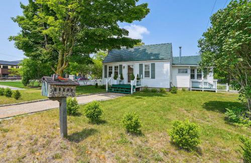 Boyne City Cottage Walk to Downtown and Lake! - Photo 2