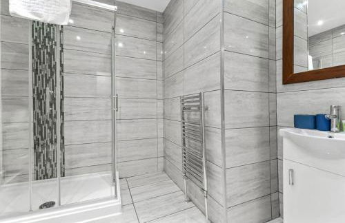 Charming 3BR Flat with Ensuite Master and Balcony - Foto 24