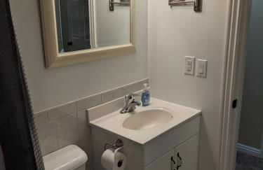 Beautiful Large Residential Home - Photo 38