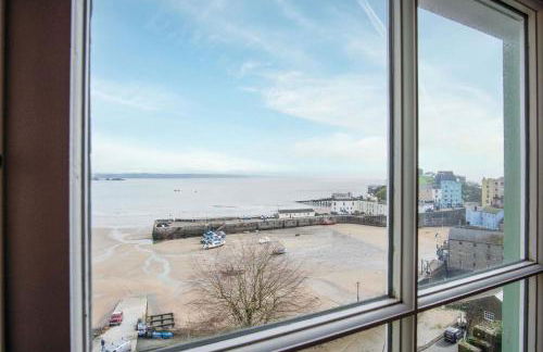 Belle Vue Court - 2 Bedroom Apartment - Tenby - Photo 2