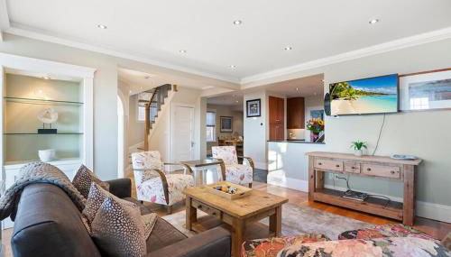 Magnificent Ocean View walk to beaches and town - Foto 2