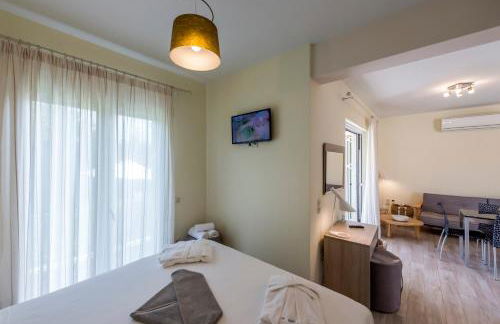 Estia Coastal Dream - Lush & Enchanting Garden Gem - Photo 20