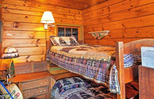 Newport Cabin with Lakefront Private Porch and Grill! - Foto 24