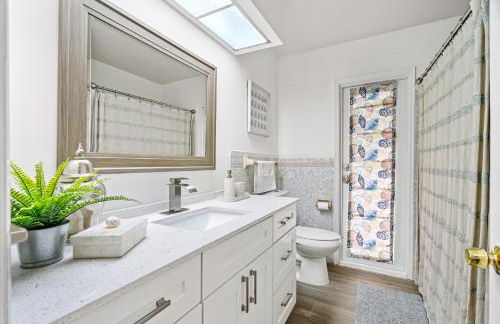 Spacious 4BR/3BA pool home, stylishly decorated - Foto 42