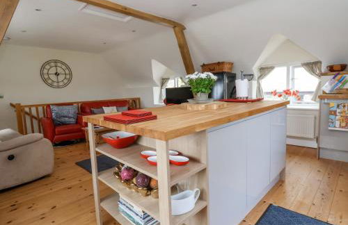 Coach House - Photo 12