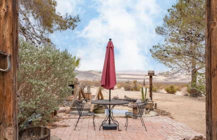 Boho Joshua Tree Escape w/ Firepit, Courtyard & Epic Views Asteroid by Avantstay - Foto 42