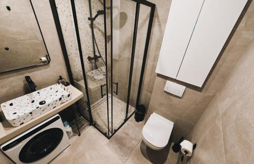 Dawn & Dusk - Modern Two Bedroom Apartment with Mountain Views - Photo 9