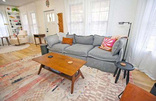 Renovated home seconds from town - Foto 36