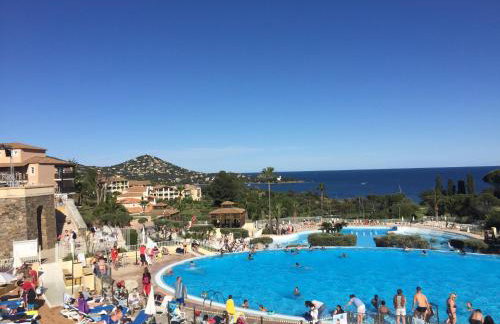 Appartement à Cap Estérel Agay- Village Pierre et Vacances Quartier Belvédère Piscines et parking inclus - Foto 1