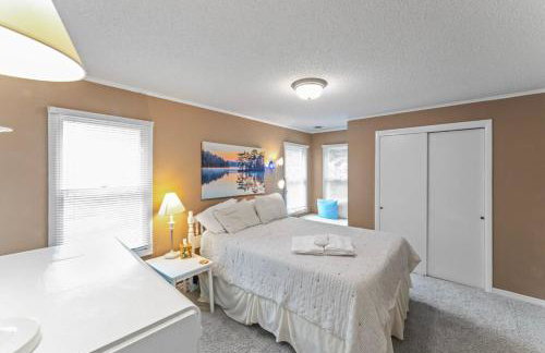 5 BR lakefront home with swim dock bunk room High Speed WiFi - Foto 25