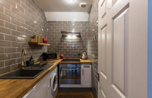 JOIVY Contemporary Cottage with Free Parking - Foto 18