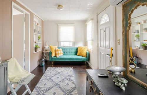 Gem by the water with firepit & all fenced backyard 2 Bedrooms - Photo 2