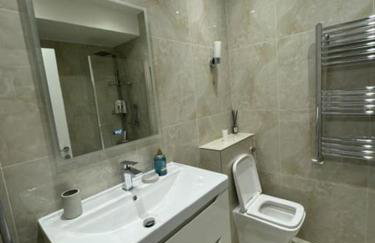 Stylish London Stay 2-Bedroom Duplex Sleeps 6 - Foto 37