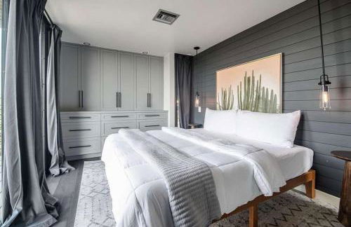 Luxury 4-Bedroom Container Home, Hot-Tub & Firepit - Foto 16