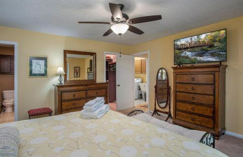 Connestee Lakefront Retreat · Lakefront Retreat in Connestee Fal - Foto 14