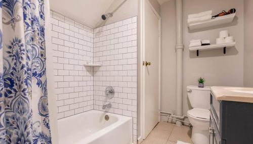 Walkable Allentown Downtown Gem with King Bed - Photo 3