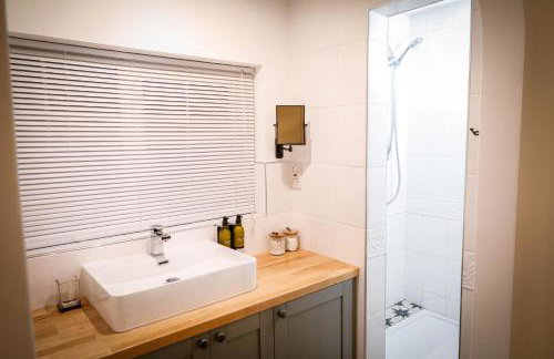 Spacious 4 Bed House Sleeps 8 in Quorn Near Loughborough - Foto 8